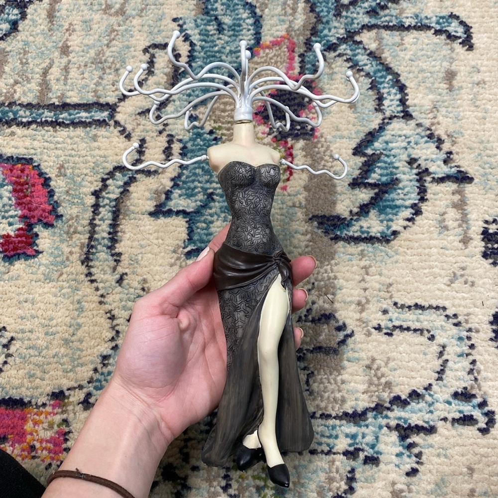 Necklace holder